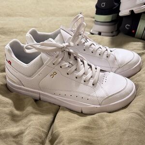 On The Roger Tennis Sneaker White and Gold Athletic Shoes